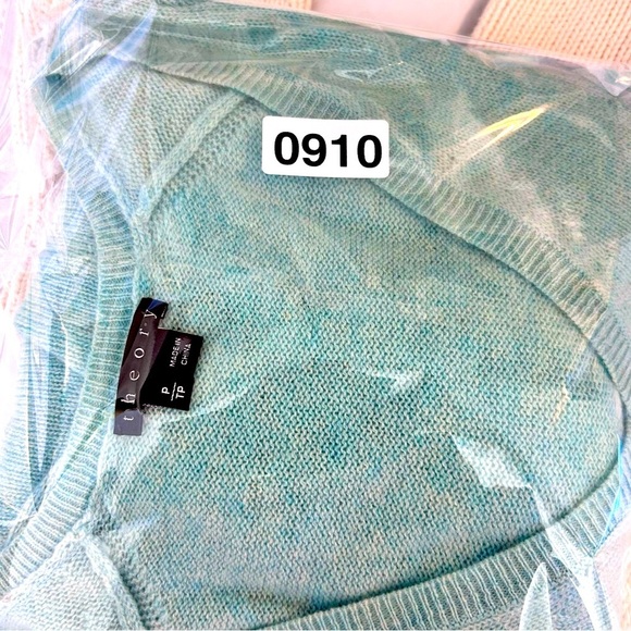 Theory Women’s Adriana 100% Cashmere V-Neck Sweater Size PT Aqua lightweight - Picture 12 of 12